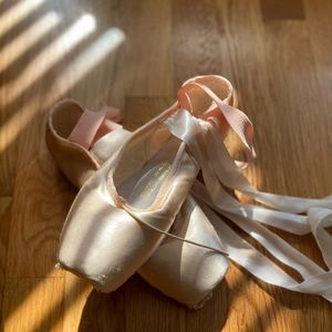 Bloch Pointe Shoes size 5.5